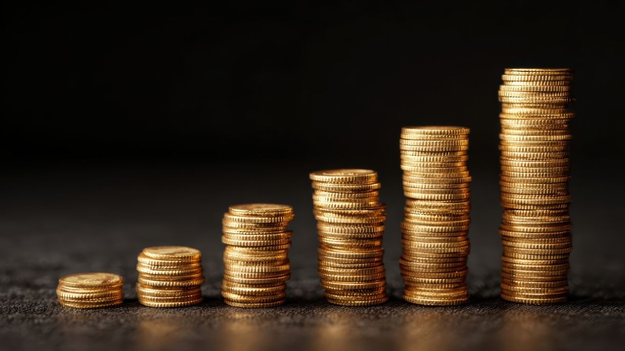 PPF artışını temsil eden gittik&ccedil;e artan adetle dizilmiş madeni paralar